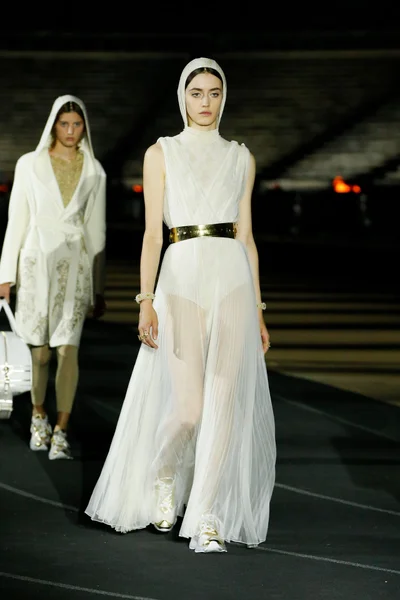 Look 75